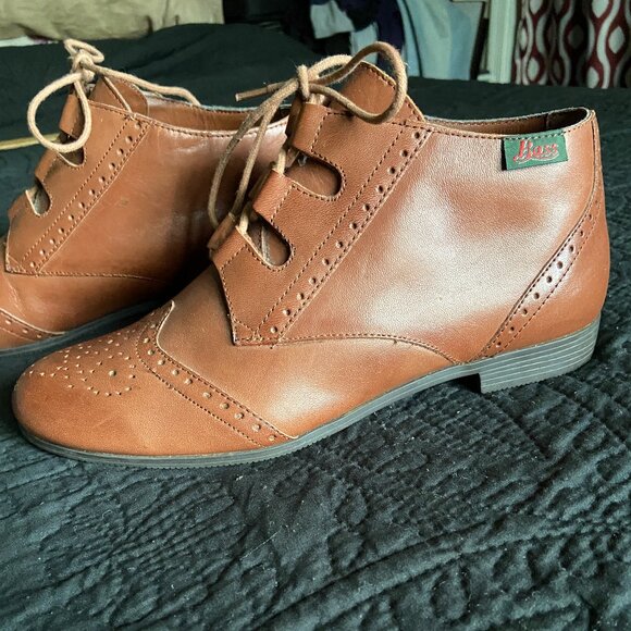 Bass Leather Lace Up Wingtip Inspired Ankle Bootie Size 9.5W Cognac READ Preppy - Picture 1 of 11